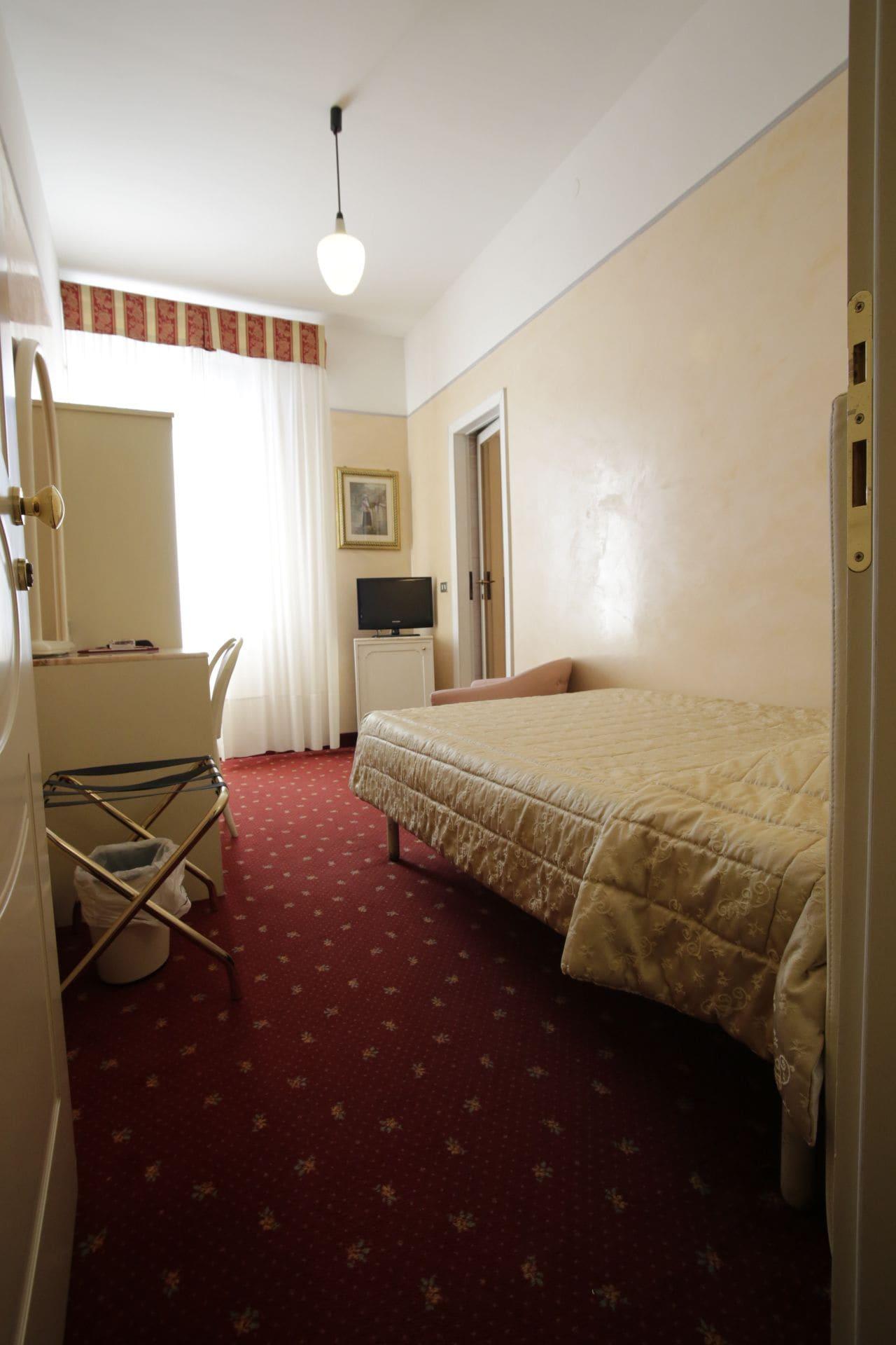 Hotel Vienna Ostenda E Ristorante Il Danubio Римини Екстериор снимка