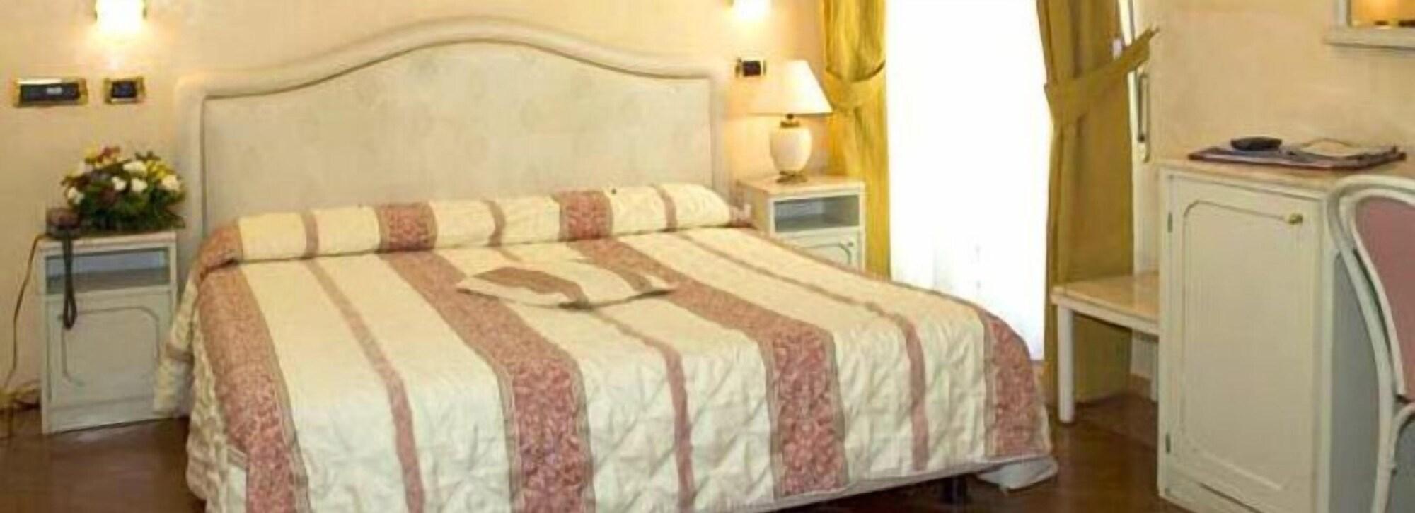 Hotel Vienna Ostenda E Ristorante Il Danubio Римини Екстериор снимка