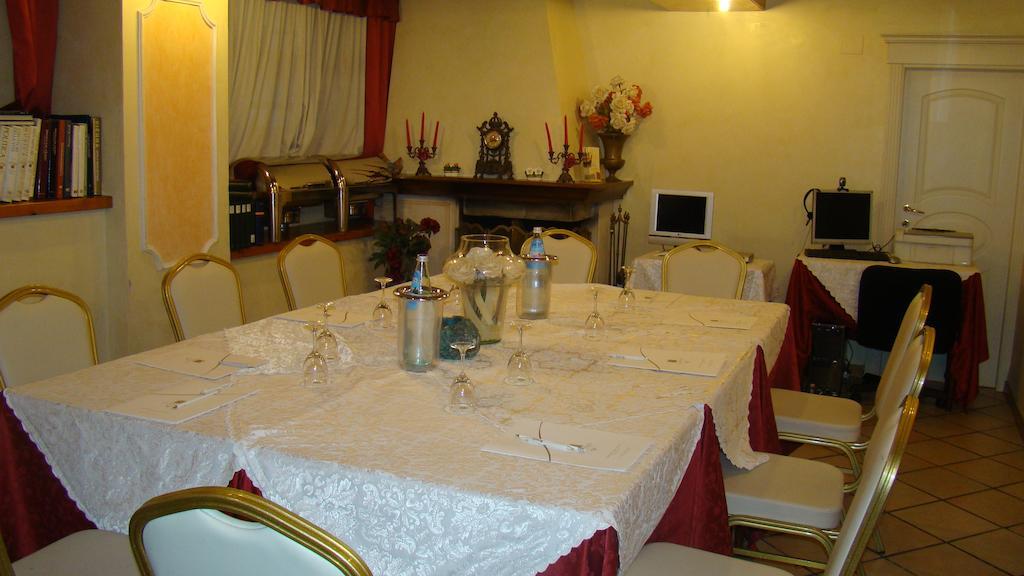Hotel Vienna Ostenda E Ristorante Il Danubio Римини Екстериор снимка