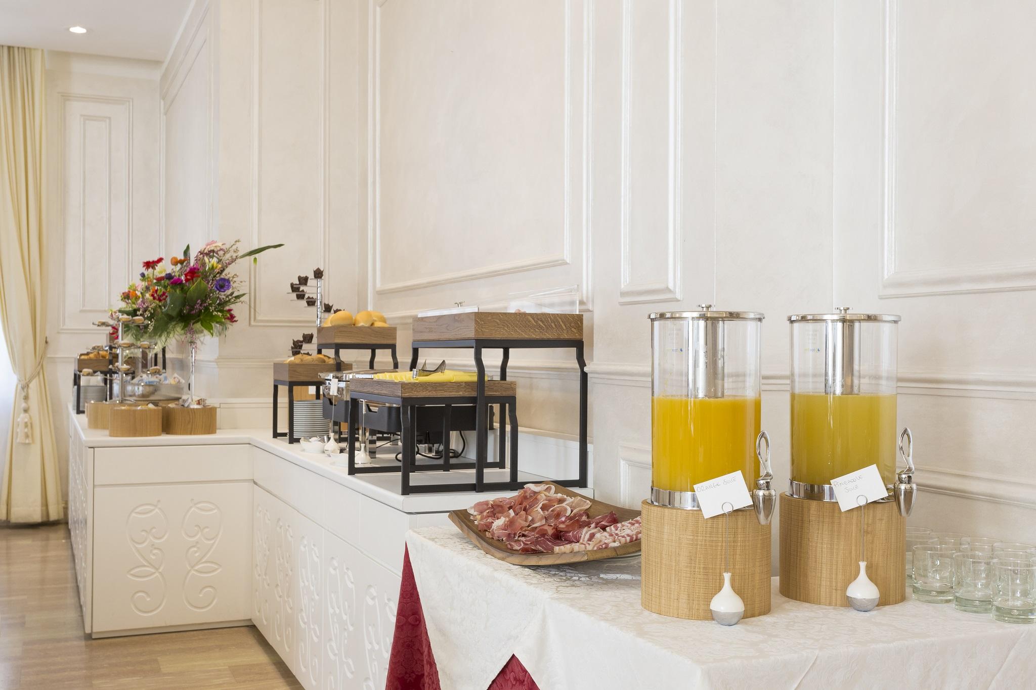 Hotel Vienna Ostenda E Ristorante Il Danubio Римини Екстериор снимка