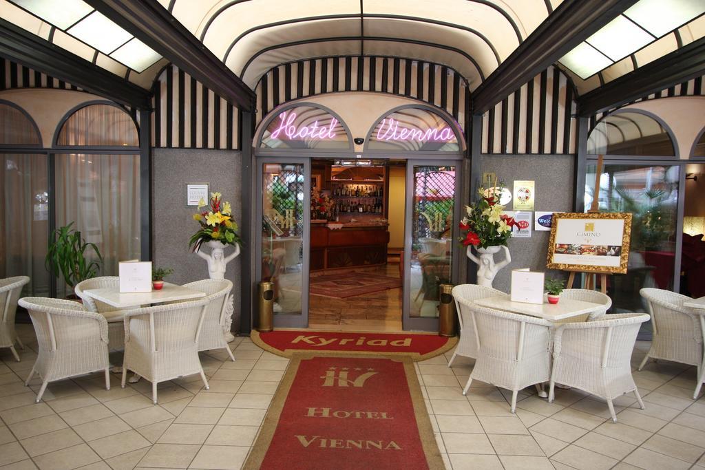 Hotel Vienna Ostenda E Ristorante Il Danubio Римини Екстериор снимка