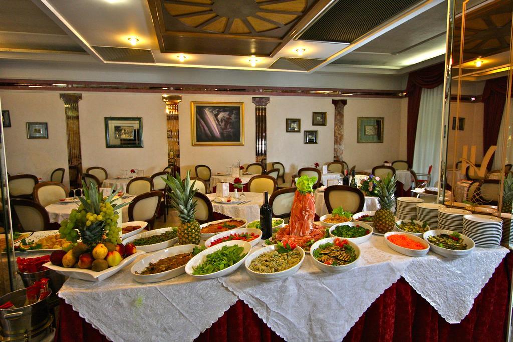 Hotel Vienna Ostenda E Ristorante Il Danubio Римини Екстериор снимка