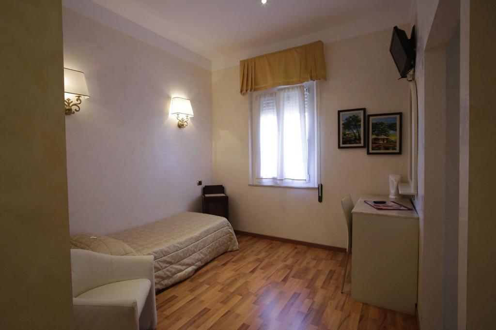 Hotel Vienna Ostenda E Ristorante Il Danubio Римини Екстериор снимка