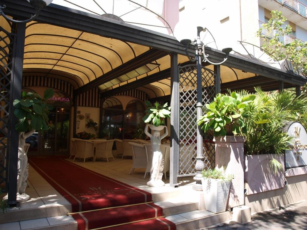 Hotel Vienna Ostenda E Ristorante Il Danubio Римини Екстериор снимка