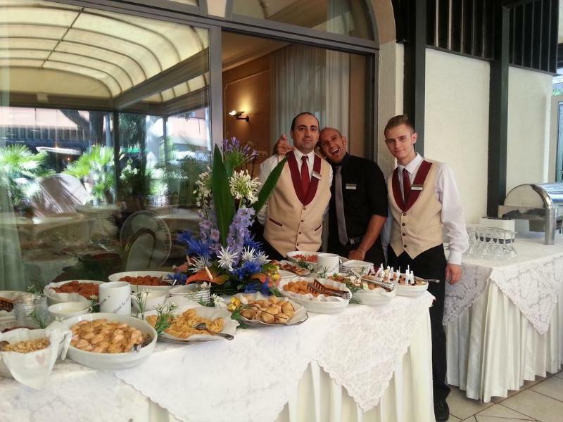 Hotel Vienna Ostenda E Ristorante Il Danubio Римини Екстериор снимка